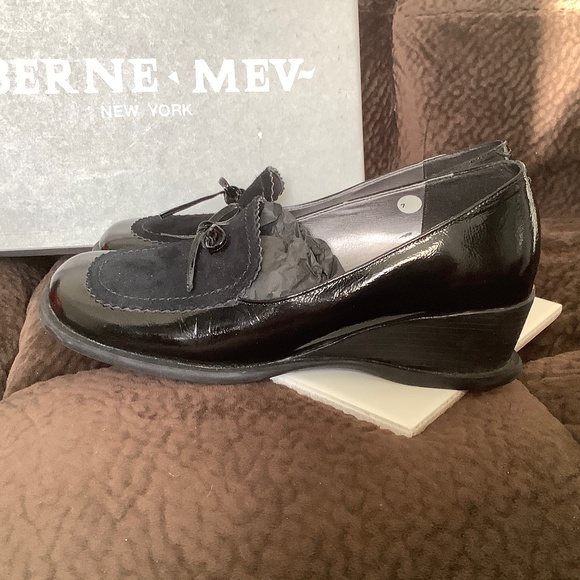 Berne Mev Black Wedge Shoes, Size 7 - Picture 5 of 9